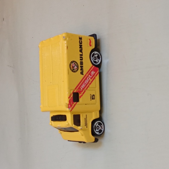 Kids Hot Wheels vintage Mattel 1988 Ambulance Unit 5 rescue radio dispatch - Picture 4 of 14